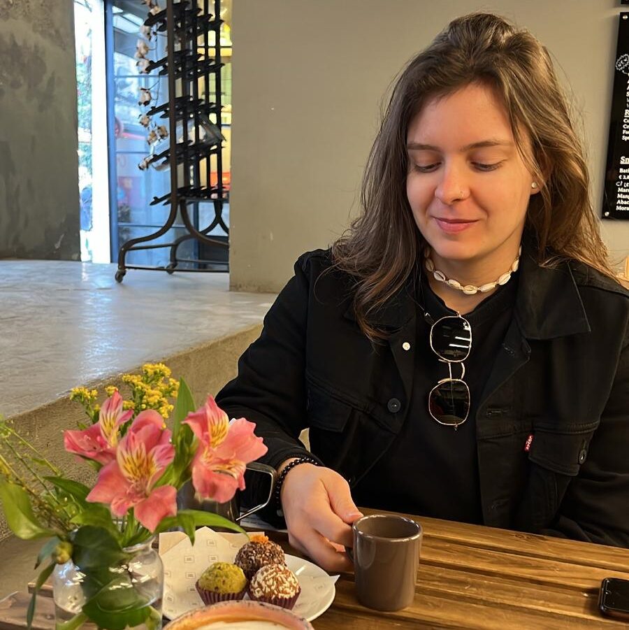 Eduarda Bresciani, autora do The Coffee Shop